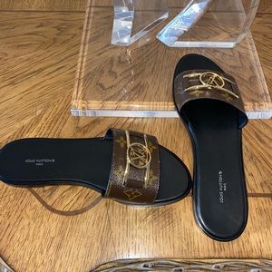 *New* Authentic Louis Vuitton Lock it Sandal